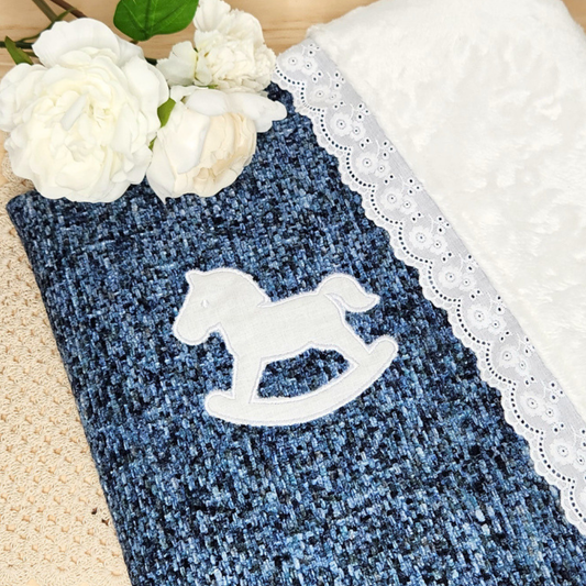 Couverture pour bébé - Broderie cheval à bascule & broderie anglaise