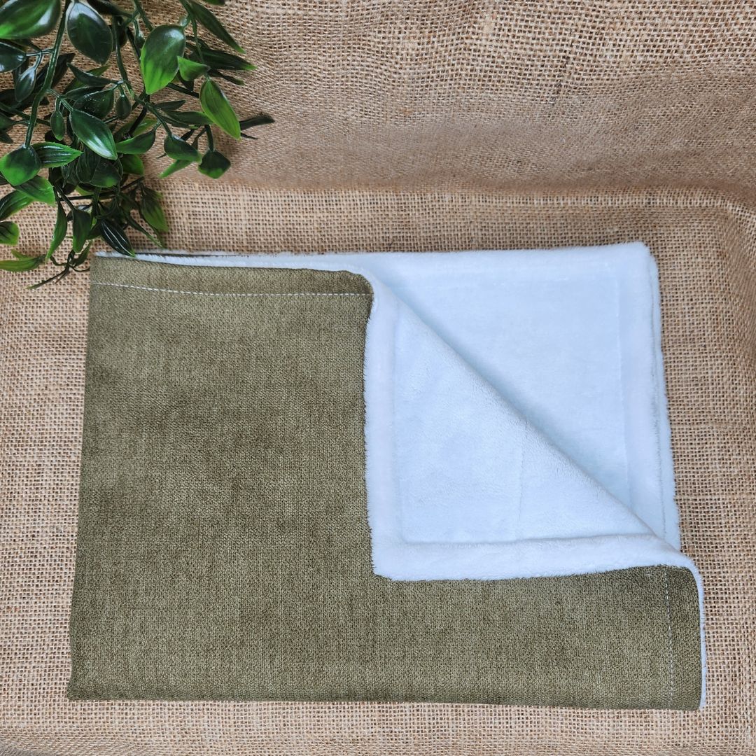Couverture en lainage et polaire effet fourrure blanche