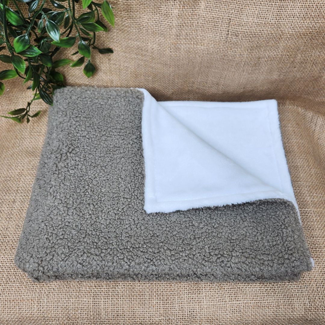 Couverture Moumoute et polaire effet fourrure blanche