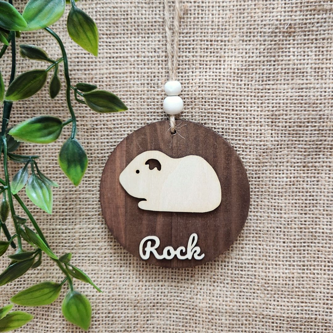 Suspension ronde cochon d'inde - Personnalisée (Bois foncé)