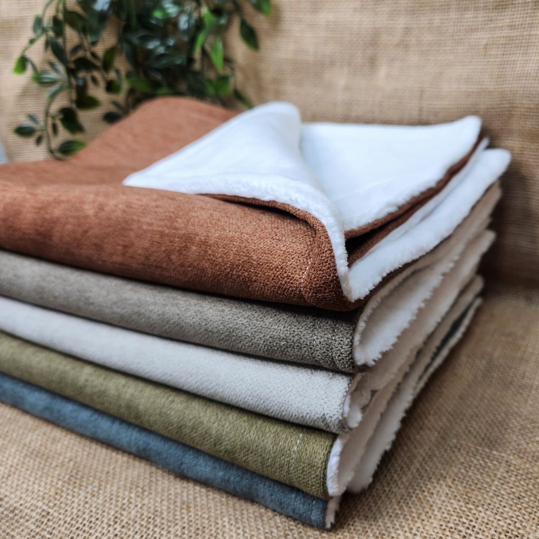 Couverture en lainage et polaire effet fourrure blanche