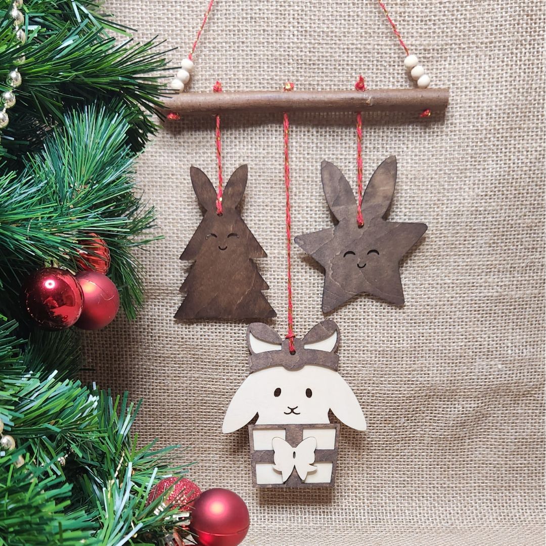 Mobile en bois Noël lapin (Bois clair ou foncé)