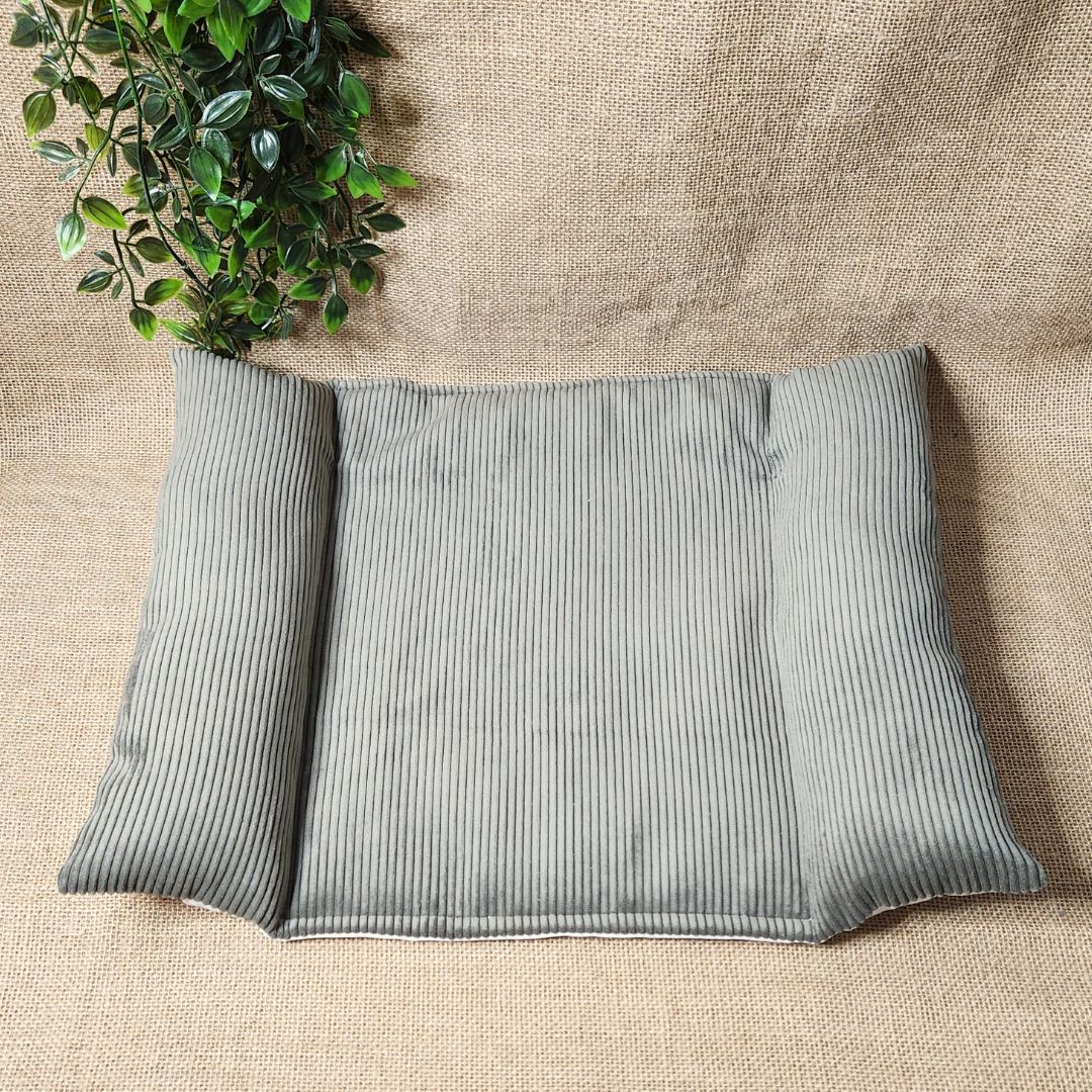 Frog cushion in eucalyptus velvet WATERPROOF