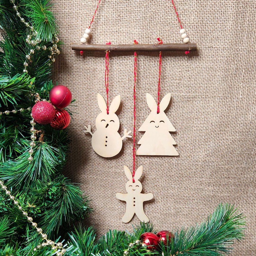 Mobile en bois Noël lapin (Bois clair ou foncé)