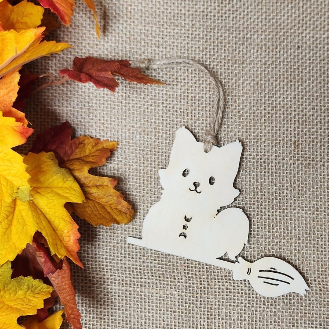Suspensions Halloween chat sorcière (Bois clair ou foncé)