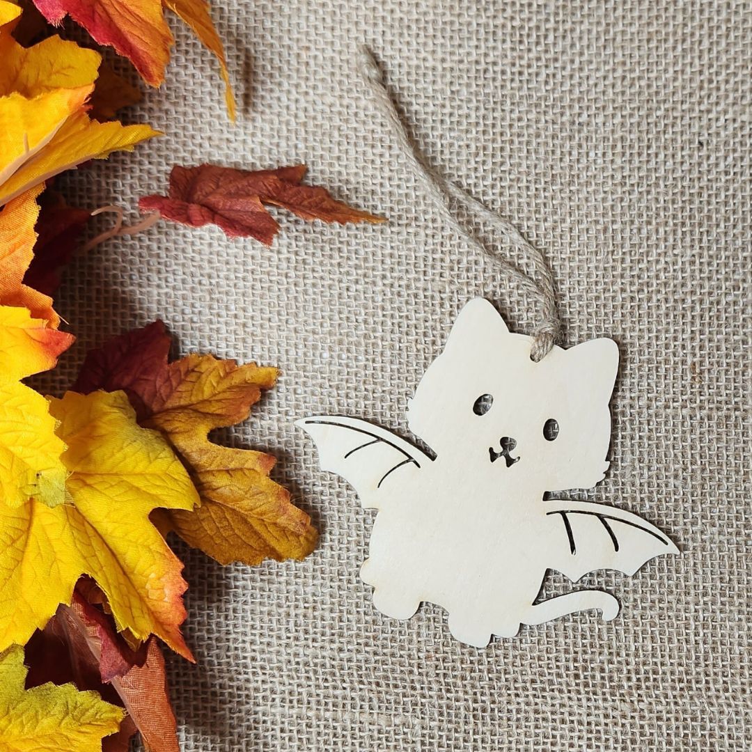Suspensions Halloween chat chauve souris (Bois clair ou foncé)