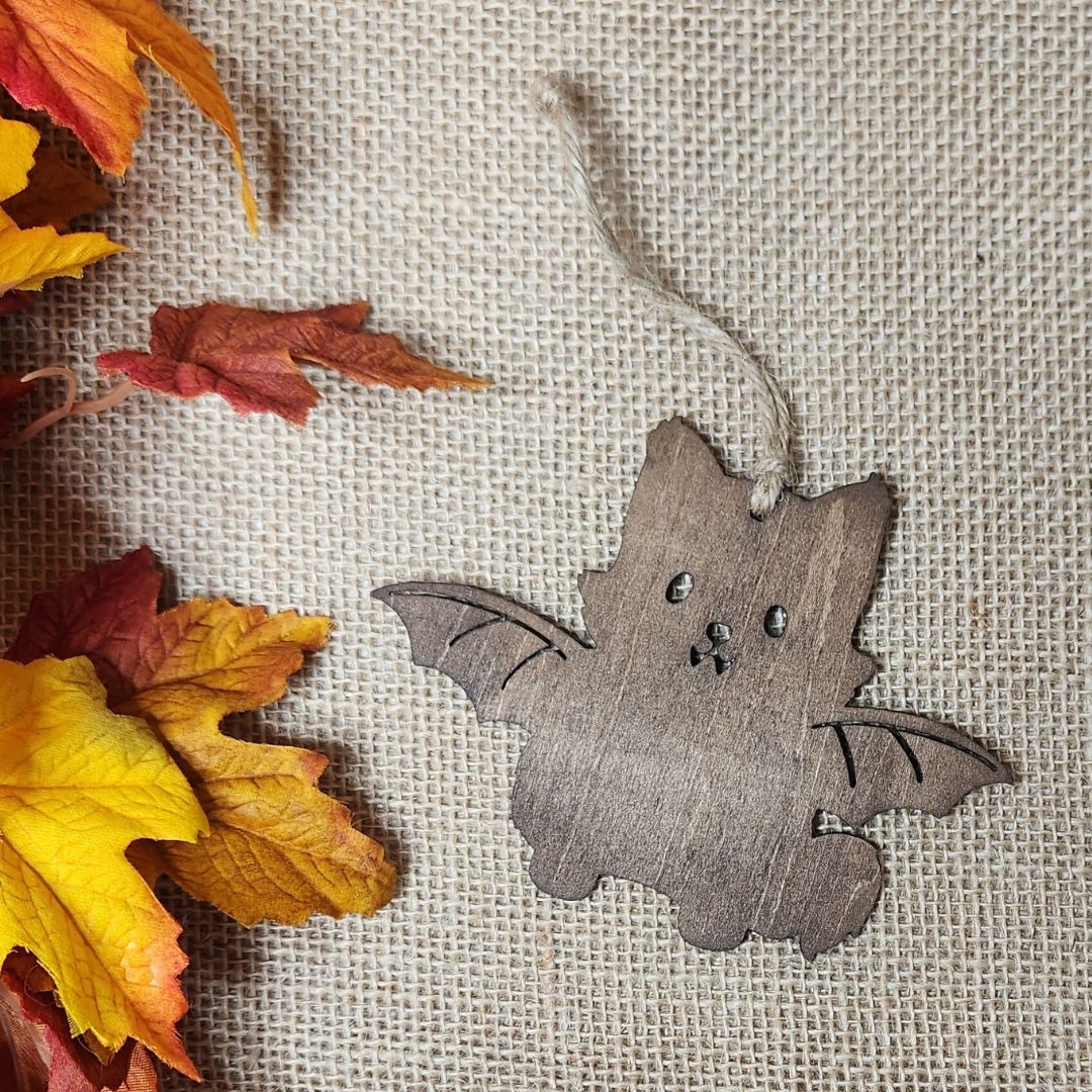 Suspensions Halloween chat chauve souris (Bois clair ou foncé)
