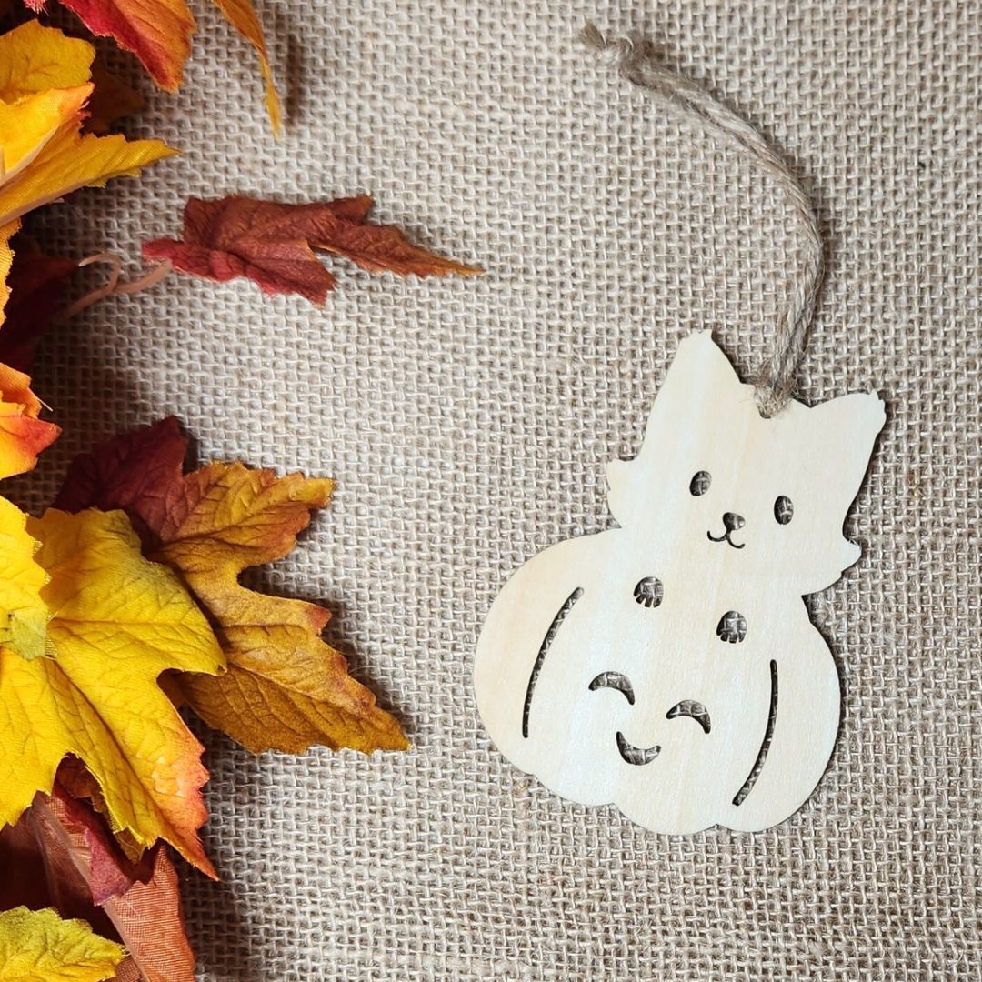 Suspensions Halloween chat citrouille (Bois clair ou foncé)
