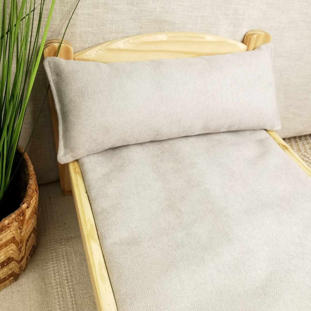 IKEA bedset - kussen + beige wollen waterdicht vloerkleed