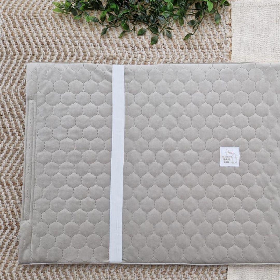 Kikkerkussen in eucalyptus fluweel WATERPROOF