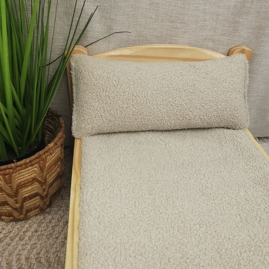 Ensemble lit IKEA - Coussin + Tapis imperméable moumoute beige