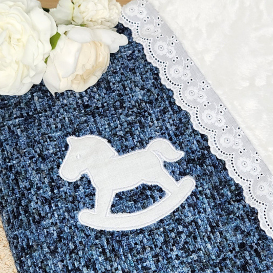 Couverture pour bébé - Broderie cheval à bascule & broderie anglaise