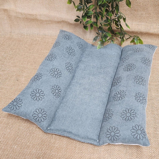 Coussin grenouille SOLO - Imperméable et lainage bleu - Gravure "Marguerites"