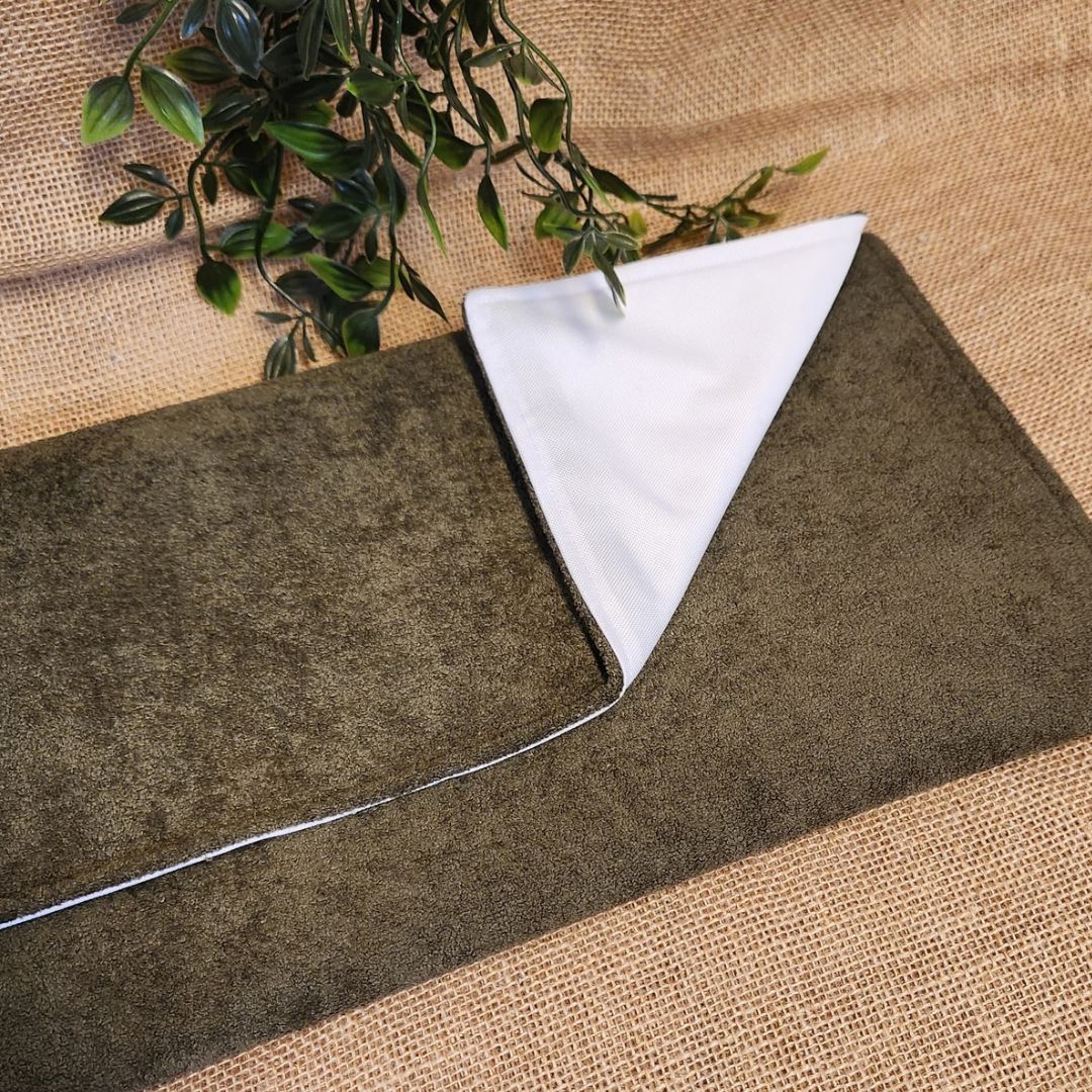 Frog cushion in eucalyptus velvet WATERPROOF